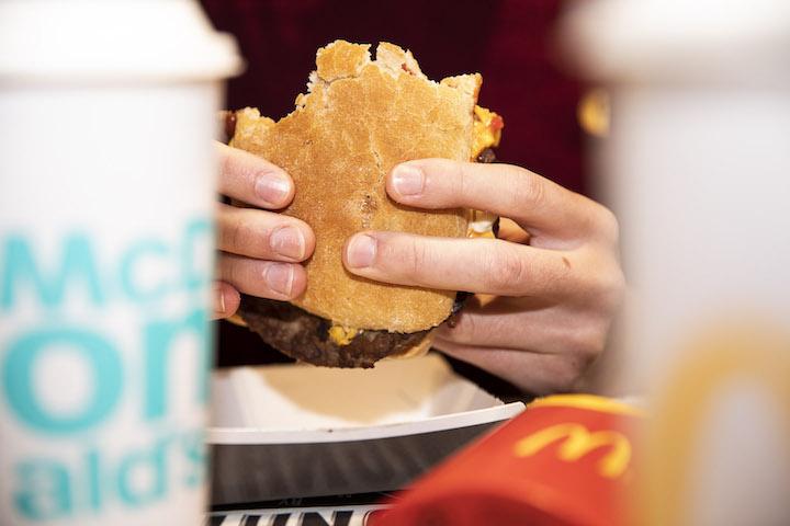 Les employés de McDonald's se font croquer.