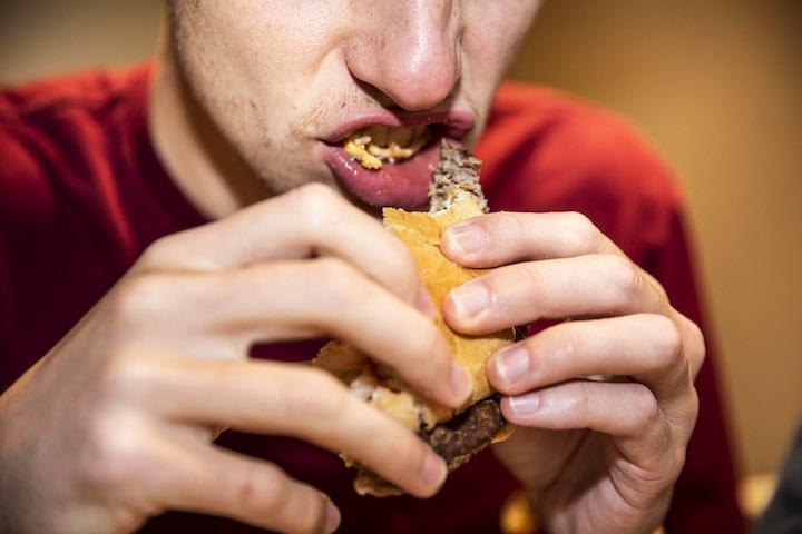 À chaque croc, un salarié KO.