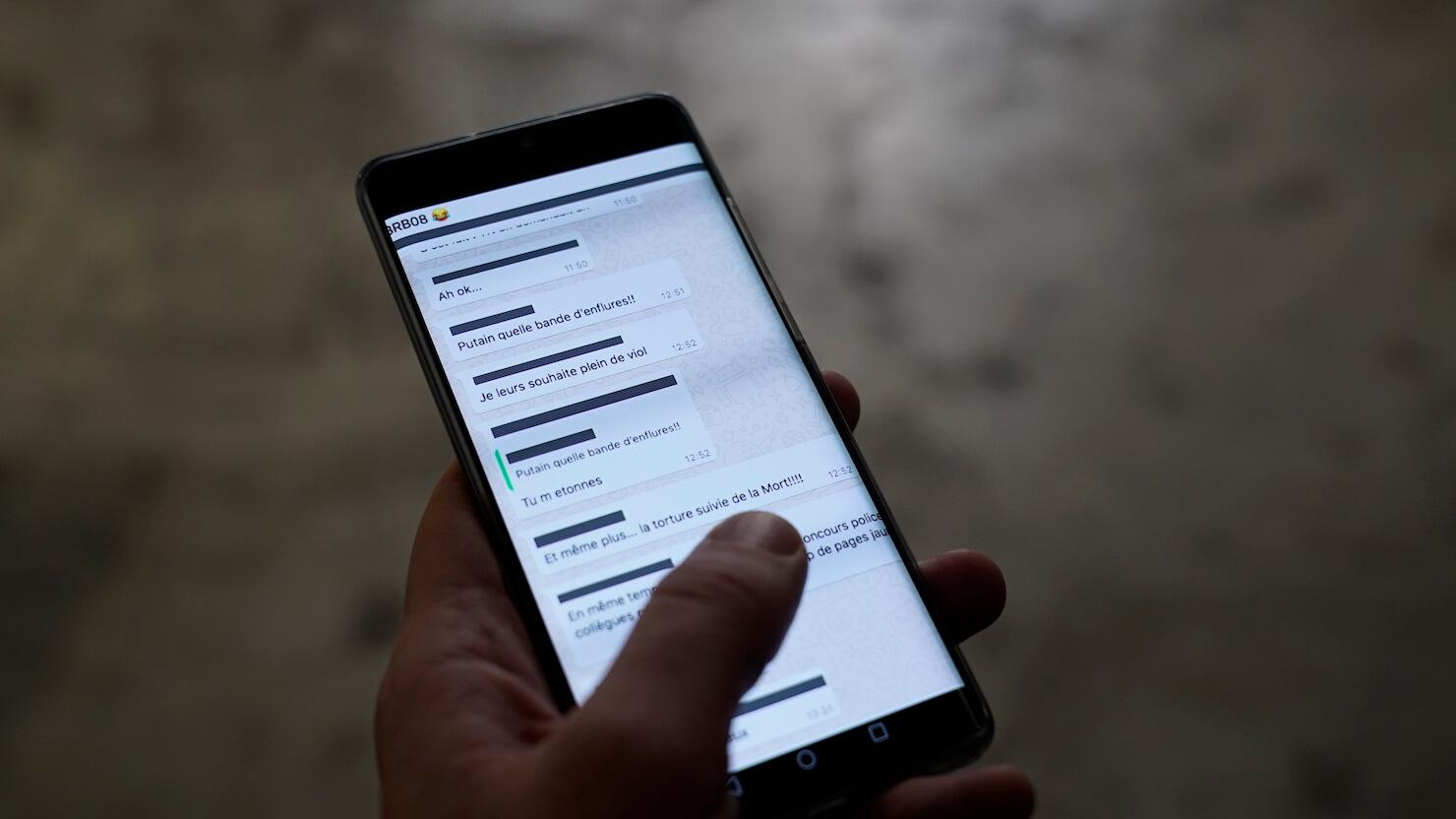 Insultes sexistes et racisme ordinaire, plongée dans le groupe WhatsApp d’une brigade de police