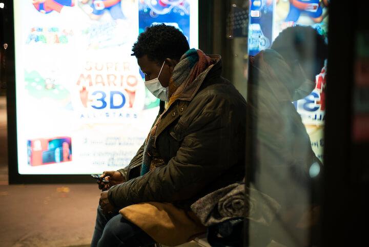 Des centaines de jeunes sont actuellement à la rue. Malgré le confinement, aucun dispositif spécifique n'a été mis en place pour les mineurs isolés étrangers