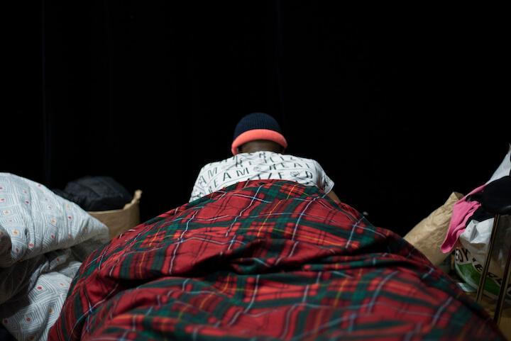 Chaque année, de nombreux mineurs isolés étrangers arrivent en France et ne se font pas reconnaître leur minorité. « Pour eux, ce ne sont pas des choses qu'a pu vivre un mineur... », témoigne Ahmed.