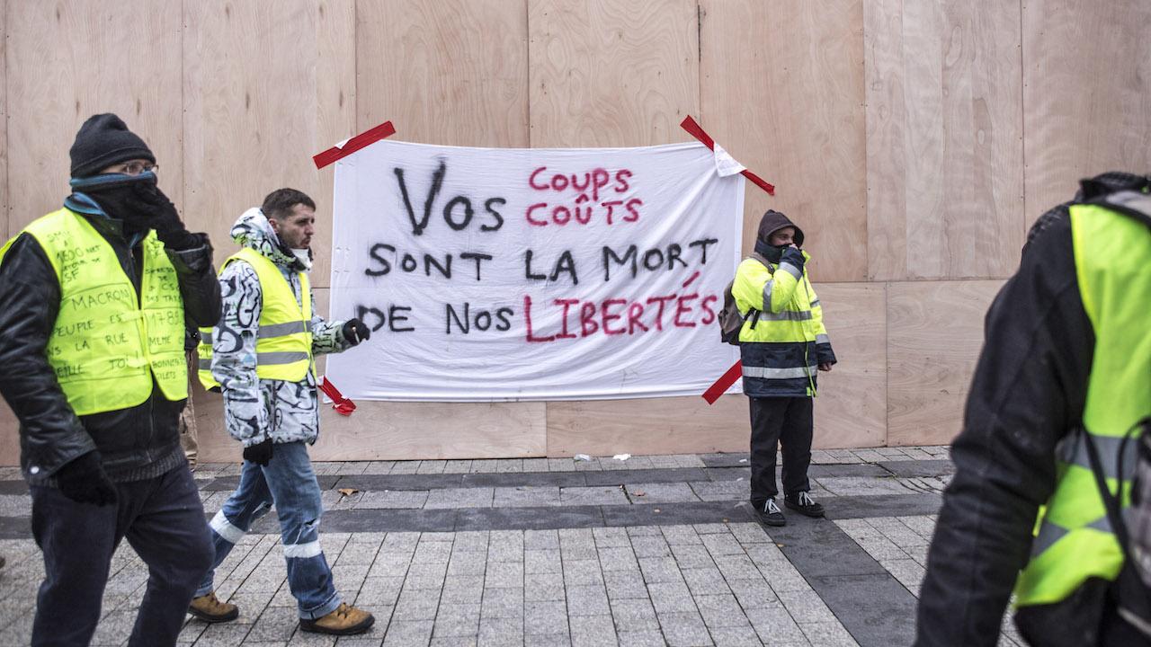 Un gendarme fonce en voiture dans une foule de Gilets jaunes, le parquet requiert une amende