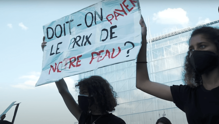 Le 2 juin 2020, plus de 20.000 personnes s'étaient réunies pour protester contre les violences policières et le racisme devant le tribunal de grande instance de Paris.