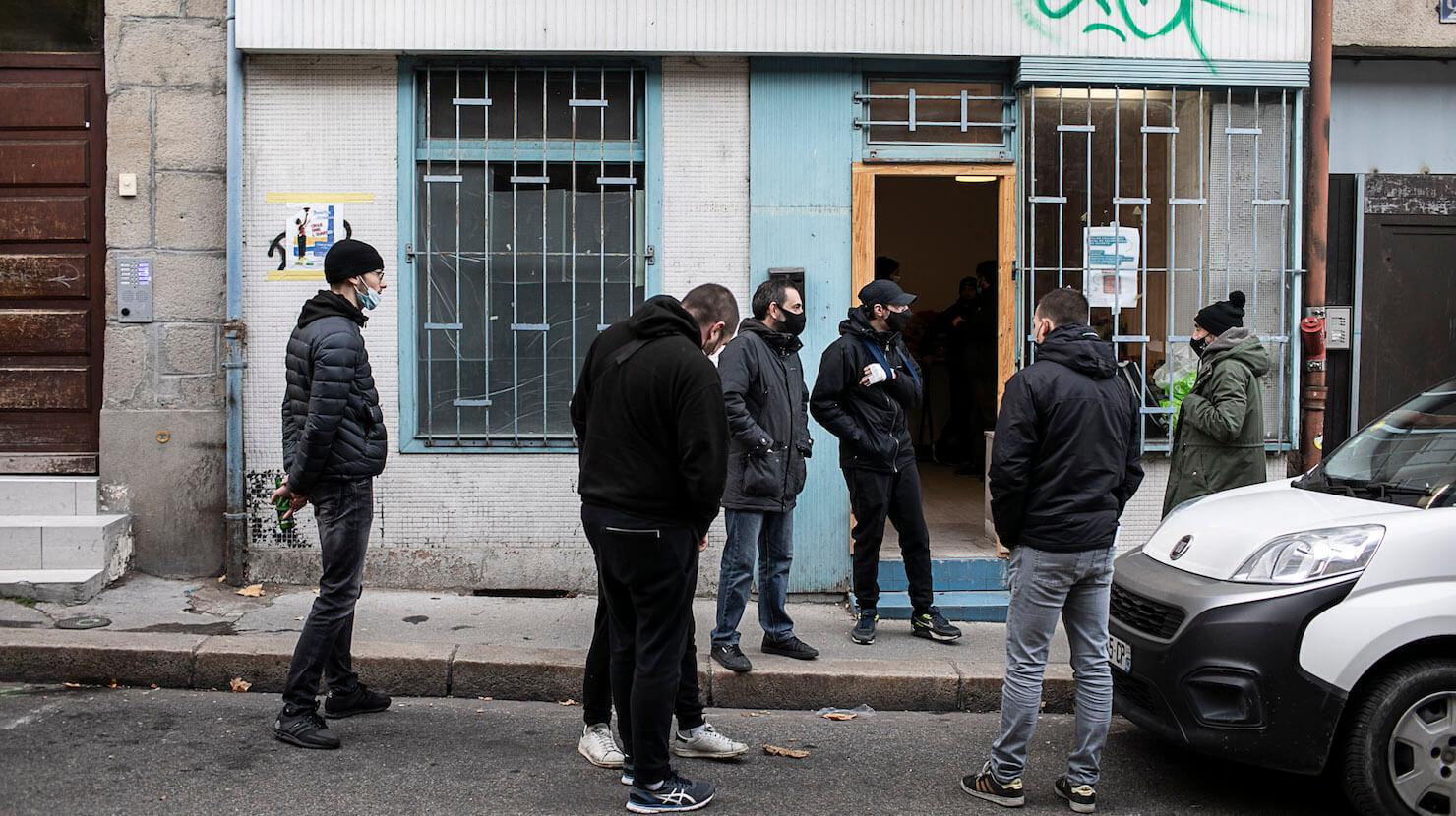 Privés de stade, les ultras mettent le paquet dans le caritatif