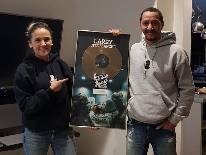  Soumia Yahyaoui est à la fois la maman de Larry, et la présidente de son label