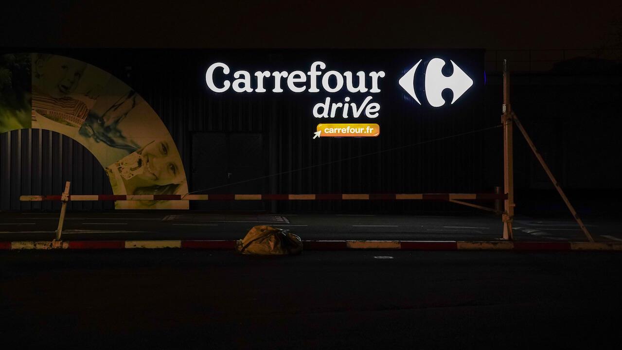 Racisme, sexisme et absence de gestes barrières dans un Carrefour Drive