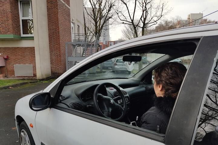 L’étudiante alterne désormais les nuits dans sa voiture et à l’hôtel