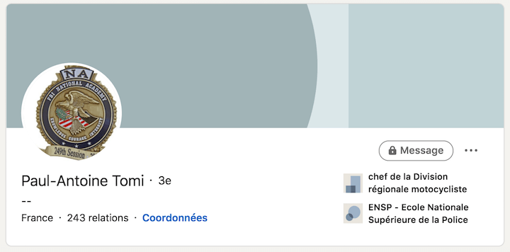 Sur Linkedin, le commissaire affiche fièrement son métier.