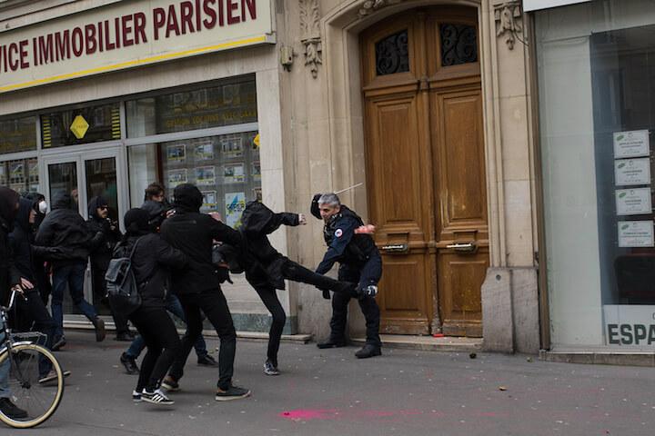 Cet habitué des manifestations du samedi est bien connu des journalistes spécialisés qui le surnomment « Tomi le Corse »