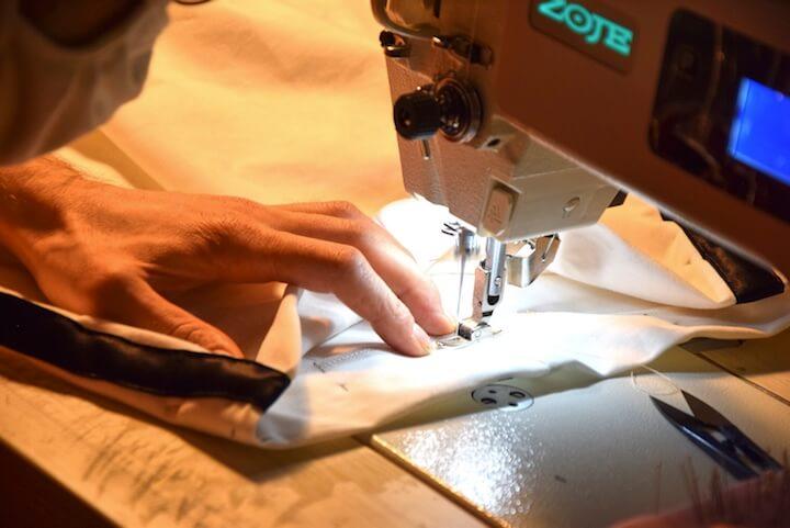 Les six machines à coudre avec lesquelles les jeunes travaillent ont été offertes à l'association