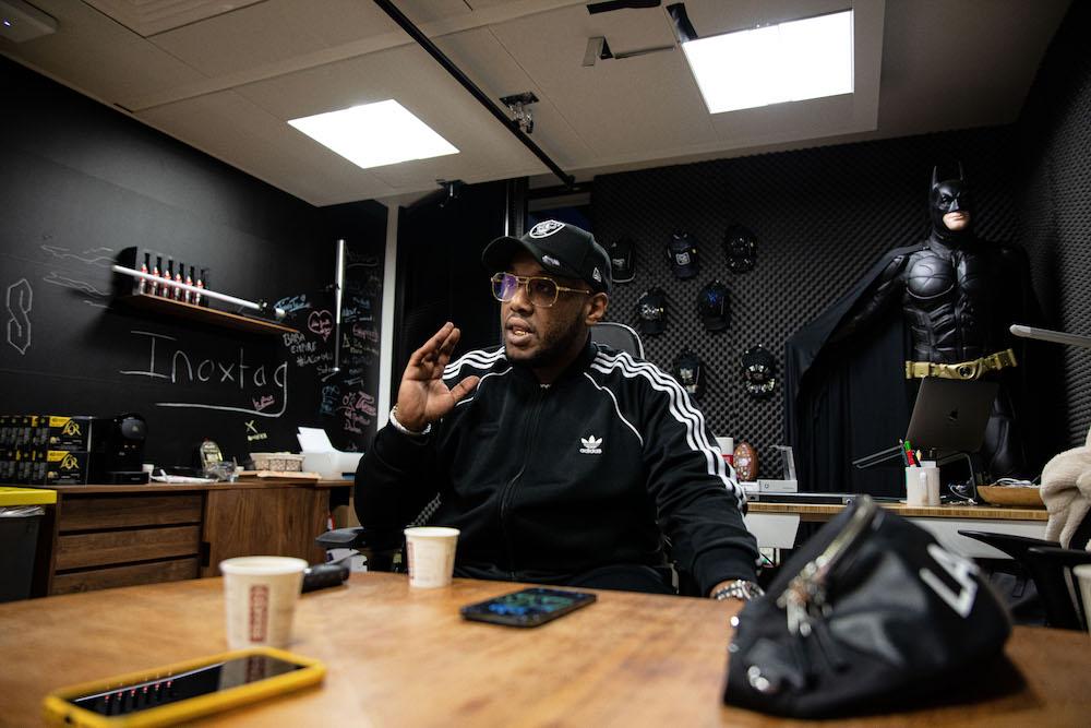 Saïd alias Babakam, dans son bureau au cinquième étage du grand immeuble de Webedia