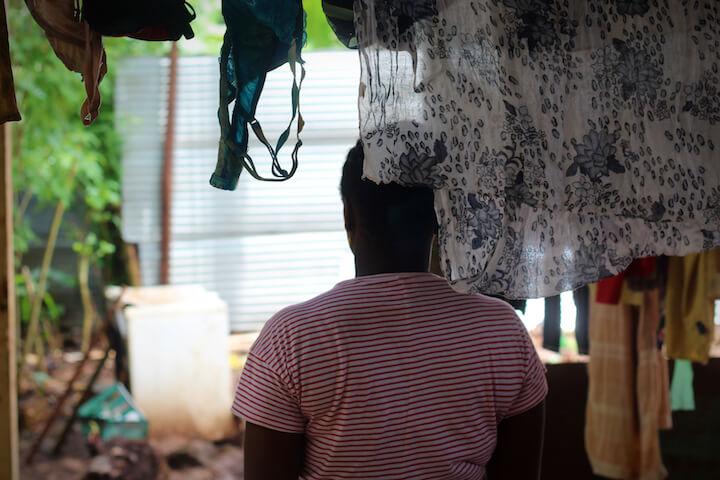 Lina a décidé de porter plainte contre cette destruction illégale mais elle a peur des représailles.