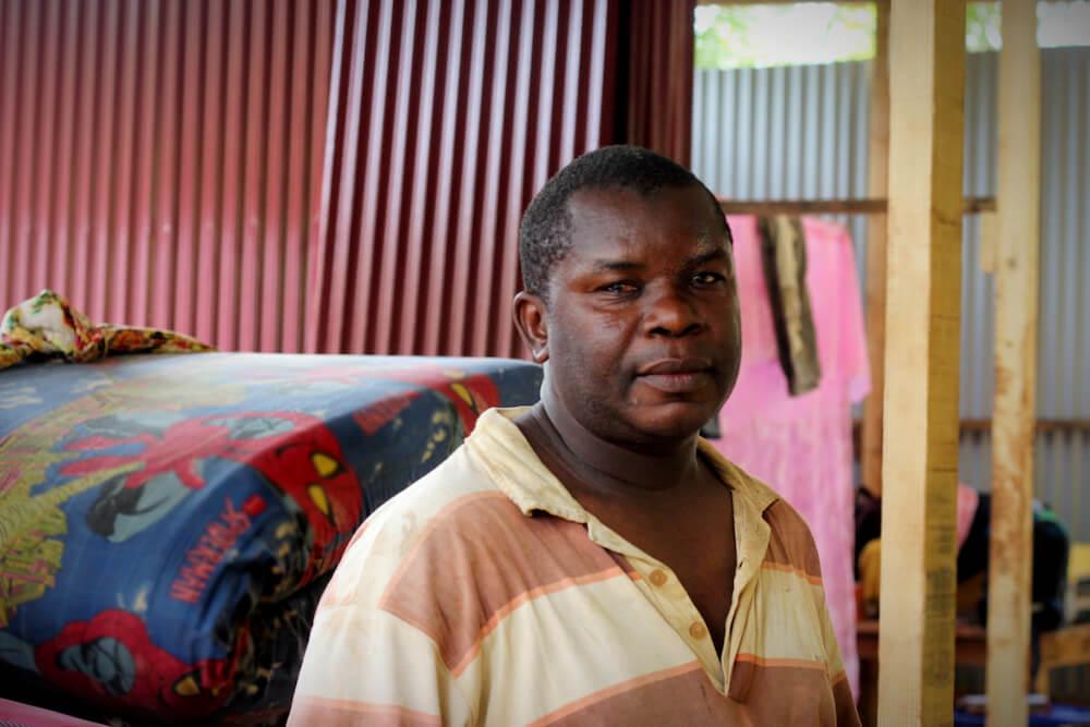 Le père de Lina s’est endetté de plus de 2.000 euros afin de remettre un toit au-dessus de la tête de la famille. Une somme colossale.