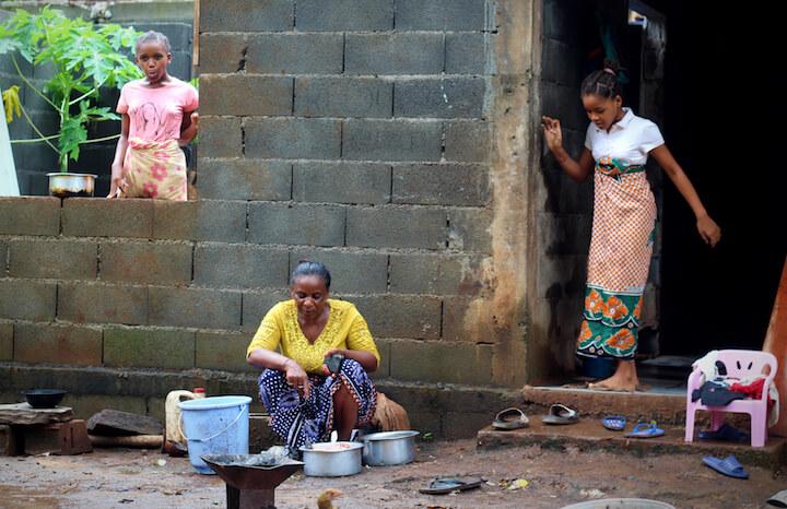 « Tellement de gens ont dormi dehors... C’est triste, on n’en pouvait plus de se coucher par terre. 