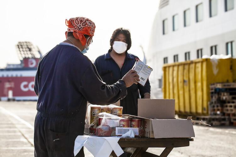 « On essaie de leur ramener des produits exotiques qui leur rappellent leur pays, c’est en fonction de leur demande aussi. 