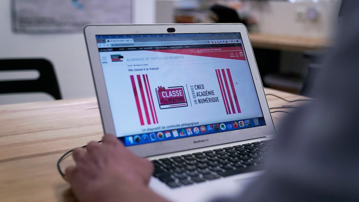 Au Cned, des agents et des enseignants se sentent débordés et isolés