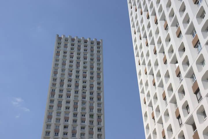 Le jeune homme a passé son enfance entre la cité Paganini dans le 20e arrondissement de Paris, et le quartier de Cergy-le-Haut