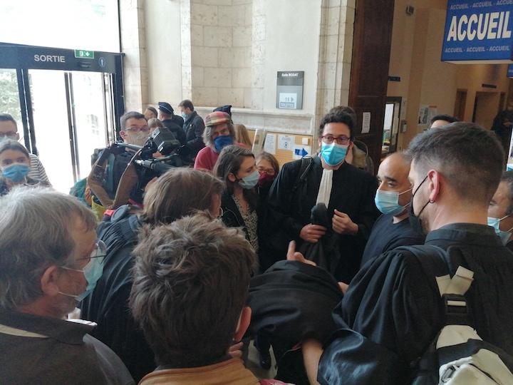Les trois avocats des amendés de Millau ont plaidé l’incompétence territoriale du tribunal de police de Rodez