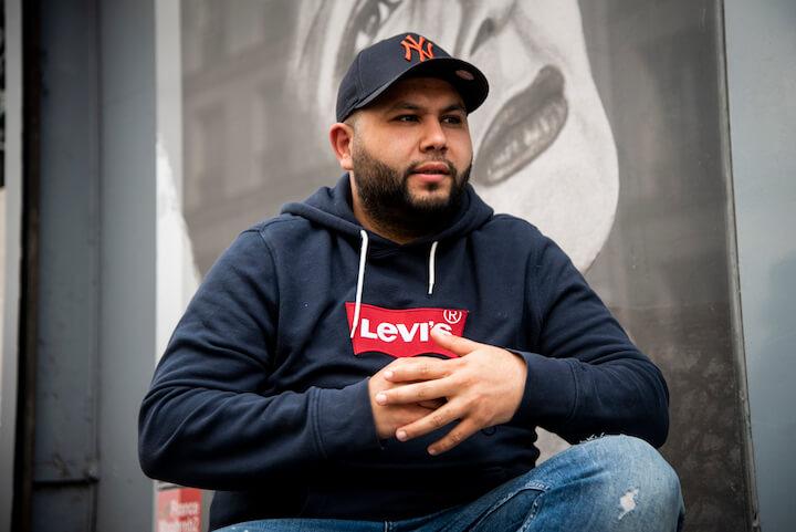 Pour Anasse, chaque intervention en plateau est une opportunité pour parler luttes des classes, critiques du capitalisme et violences sociales