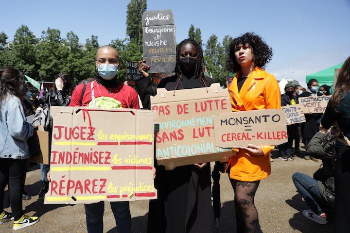 À gauche, Cannelle – du collectif des ouvriers et ouvrières empoisonnés au pesticide (COAADEP) – dénonce « l'écologie mainstream ».