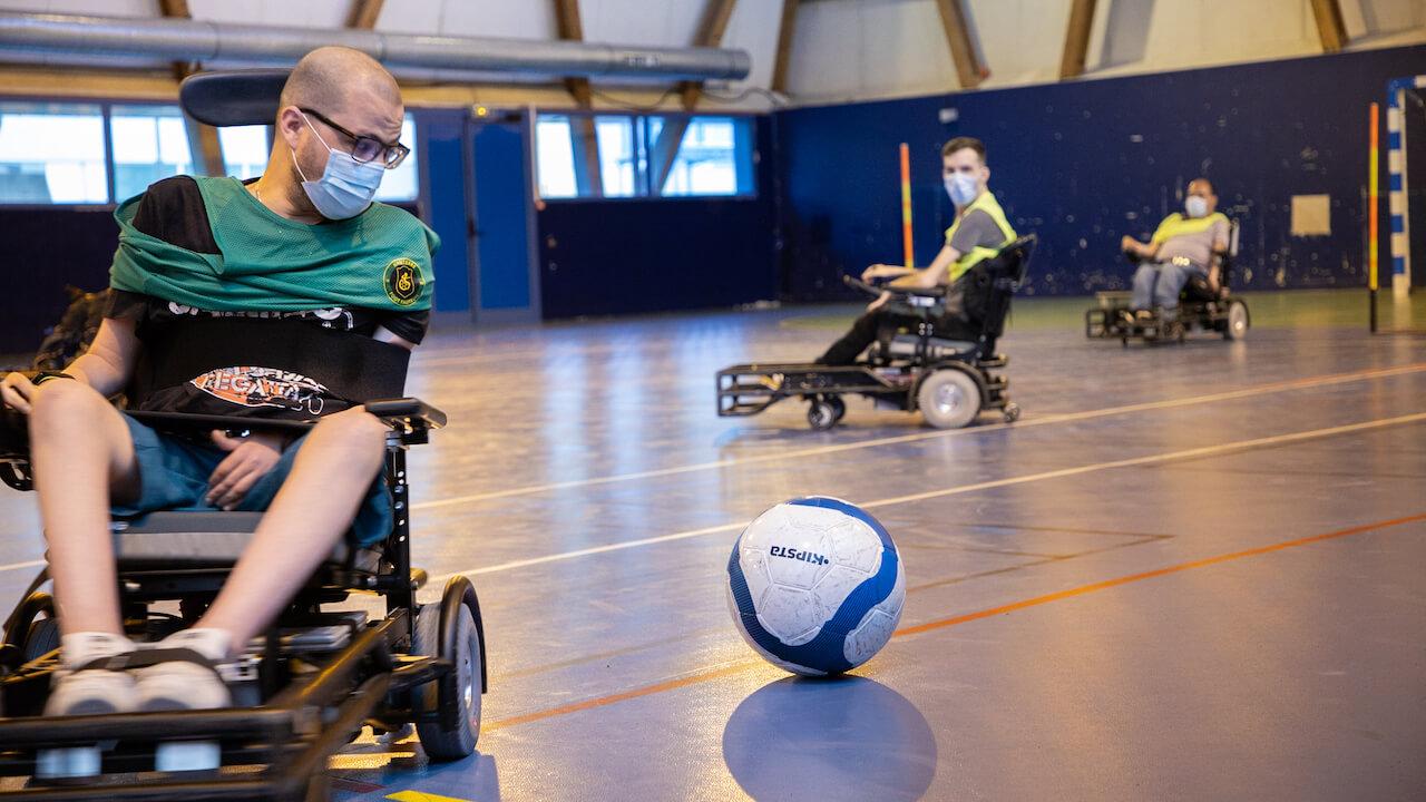 À Nanterre, on joue au foot en fauteuil