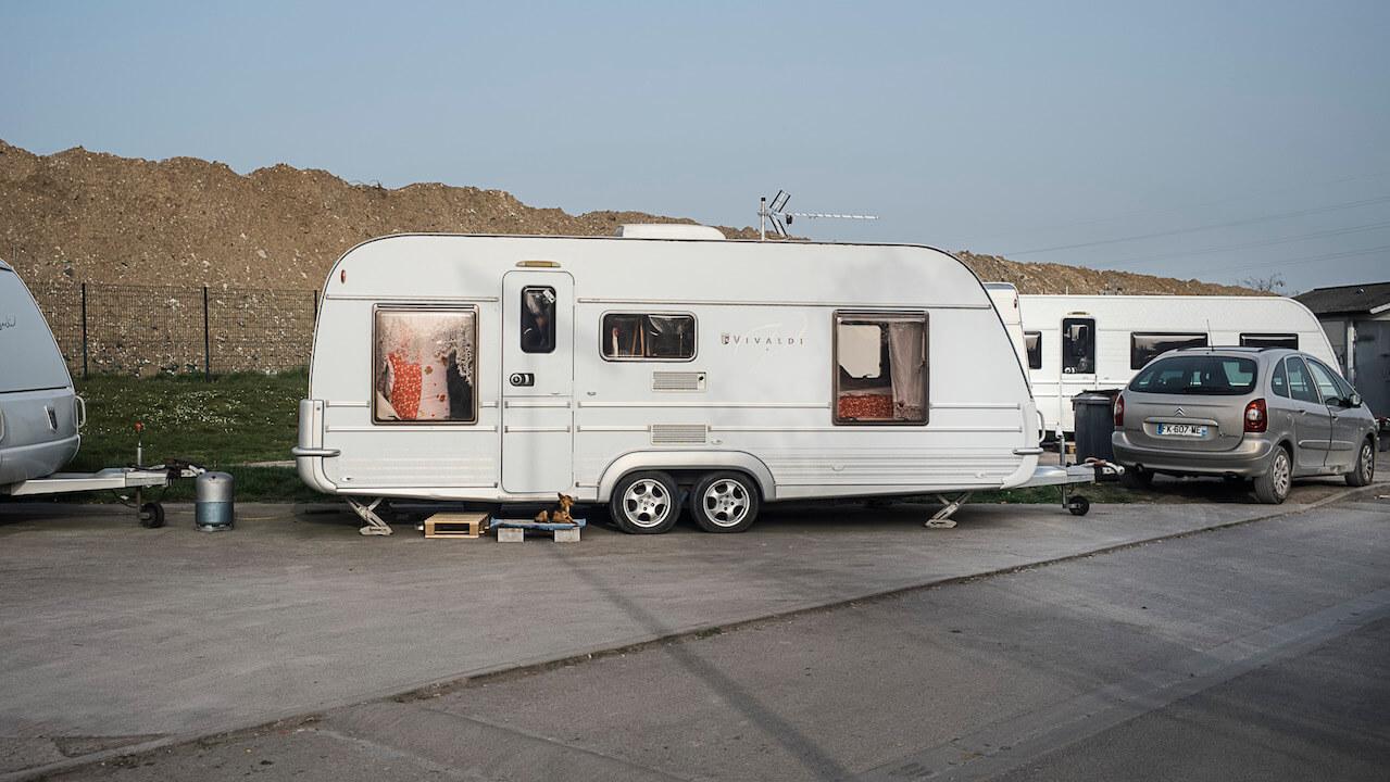 « Si tu ne trouves pas l'aire d’accueil, cherche la déchetterie »