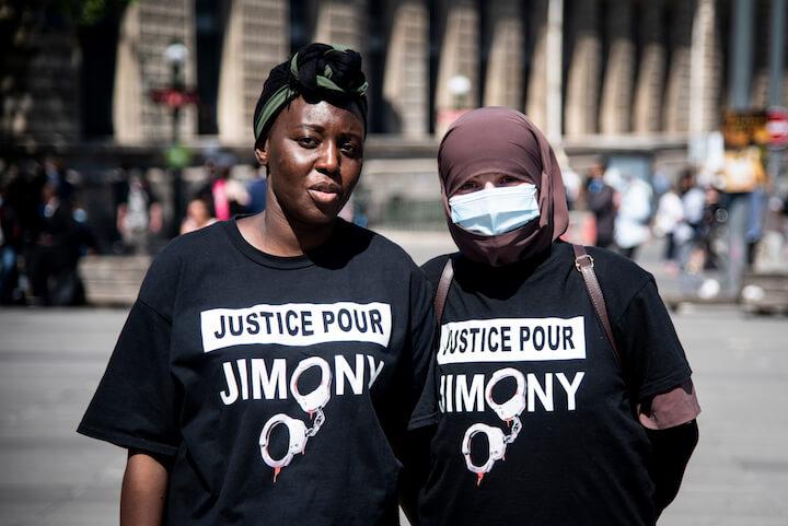 Houlémata et Charlotte sont venues crier leur colère contre les violences carcérales le dimanche 30 mai 2021, place de la République
