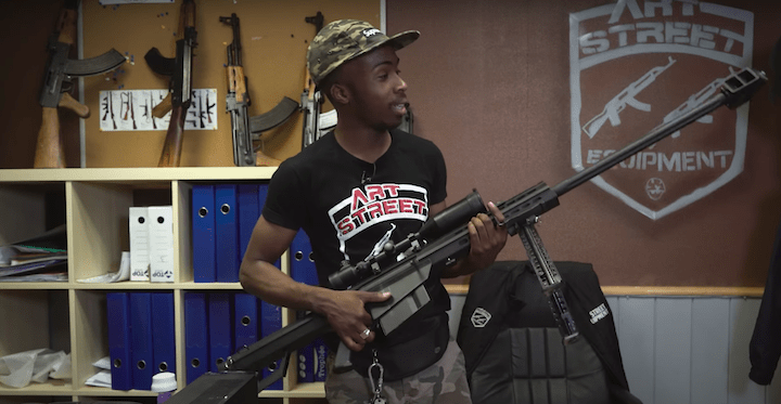 Baba a fondé la société Art Street Equipment. Il loue des armes factices aux stars du rap français pour leur clip.