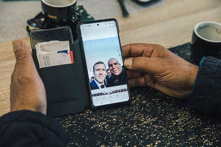 En novembre 2018, Harkati Yahiaoui alpague le Président lors de son passage à Maubeuge et lui demande ce qu'il compte faire pour les harkis et lui parle de ses papiers