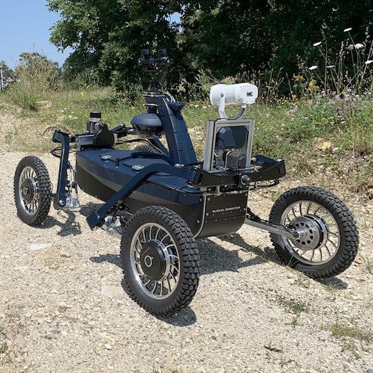 Deux mètres, 250 kilos et 30km/h. Si cette grosse machine vous fonce dessus, ça fera mal.