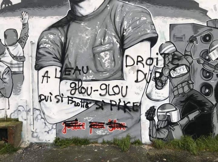 L'ancienne fresque était régulièrement dégradée, notamment par des tags d'extrême droite