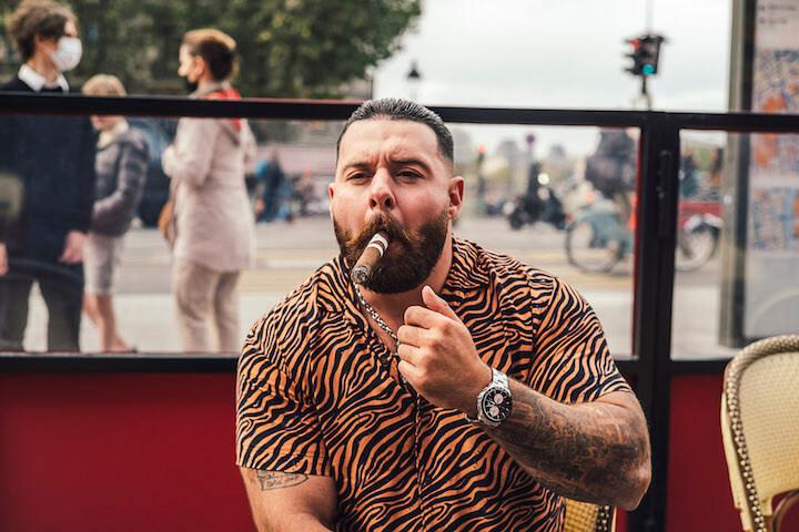 Le youtubeur se défend d’être un militant mais se revendique « patriote »