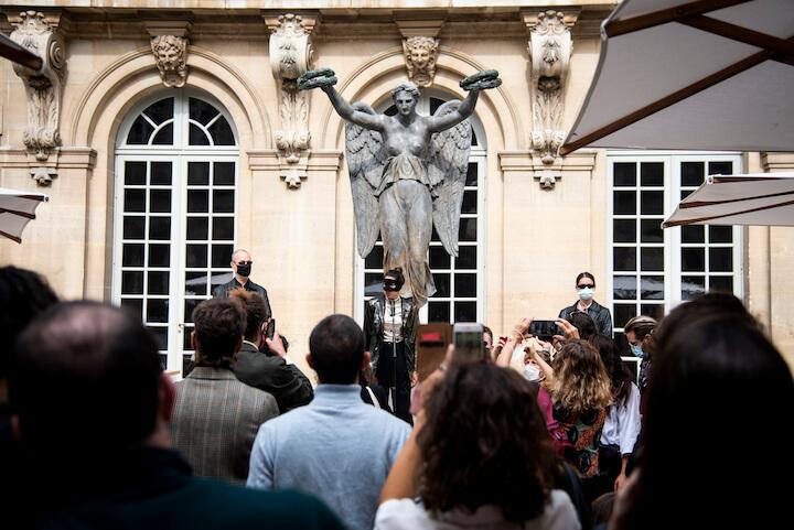 Le dimanche 19 septembre, Akira annonce sa candidature à la présidentielle de 2022