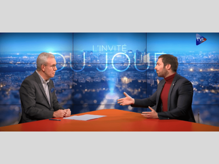 Julien Odoul (porte parole du RN) se rend régulièrement sur le plateau de la webtélé identitaire TV Libertés, pourtant fondé par des ex-FN pas très portés sur le marinisme.