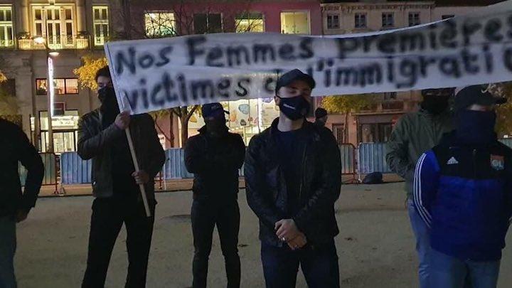 À Valence, à la fin de la manifestation pour la journée internationale de lutte contre les violences faites aux femmes du 25 novembre dernier, un groupe d’hommes déploie une large banderole sur laquelle il est inscrit : « Nos femmes premières victimes de l’immigration ».