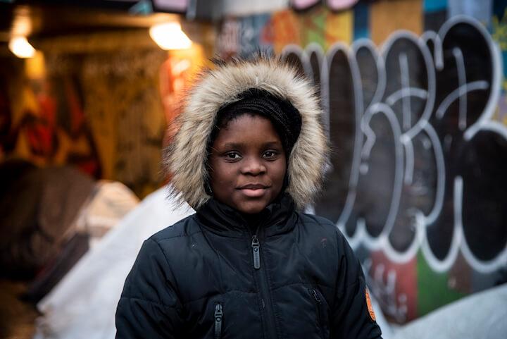 Arrivée de Côte d’Ivoire avec sa mère et sa grande sœur de 13 ans, Hawa rêve désormais d’aller à l’école