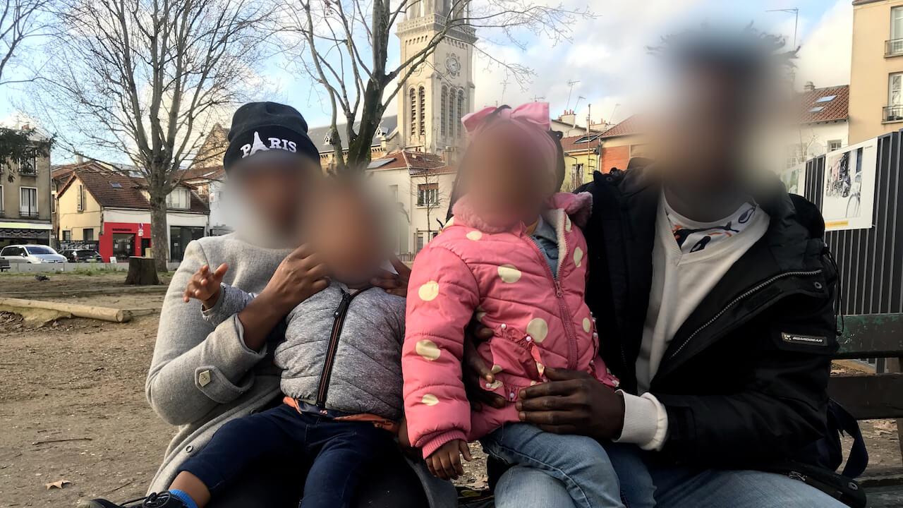 Un proprio met illégalement une famille à la rue puis la police la place en garde à vue