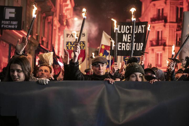 La « marche de la fierté parisienne » est le rassemblement annuel historique de Génération Identitaire, pourtant dissous depuis quelques mois.