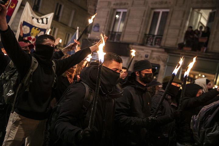 Masques et flambeaux