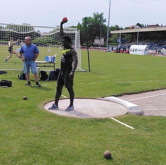 Depuis trois ans, Oumar fait du lancer de poids au sein du Nancy Athlétisme Métropole.