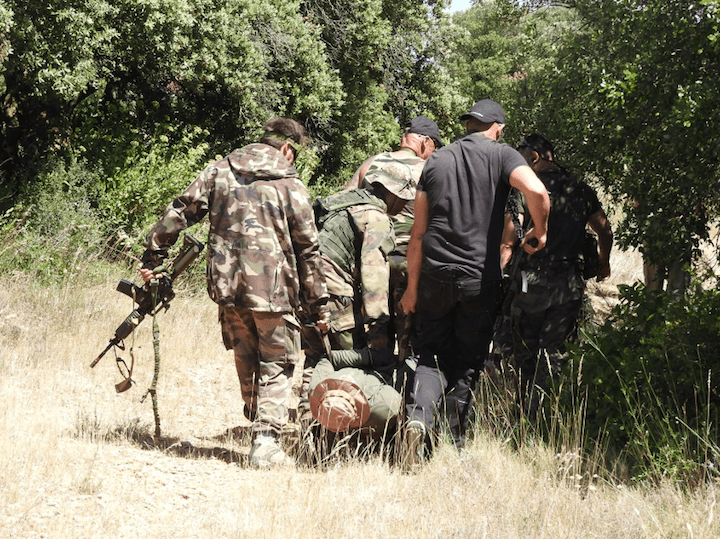 Selon Dereck Carrillo, dans ces stages qui s’étalent sur un week-end, on dort dans un sac de couchage sur site et on mange sa « popote » préparée au réchaud à gaz, « pour l’ambiance » .
