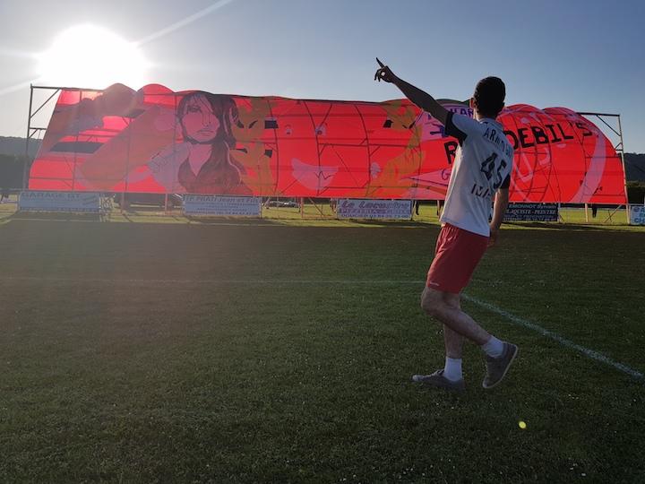 Les Red Debil's sont les pros du tifos dans le milieu amateur.