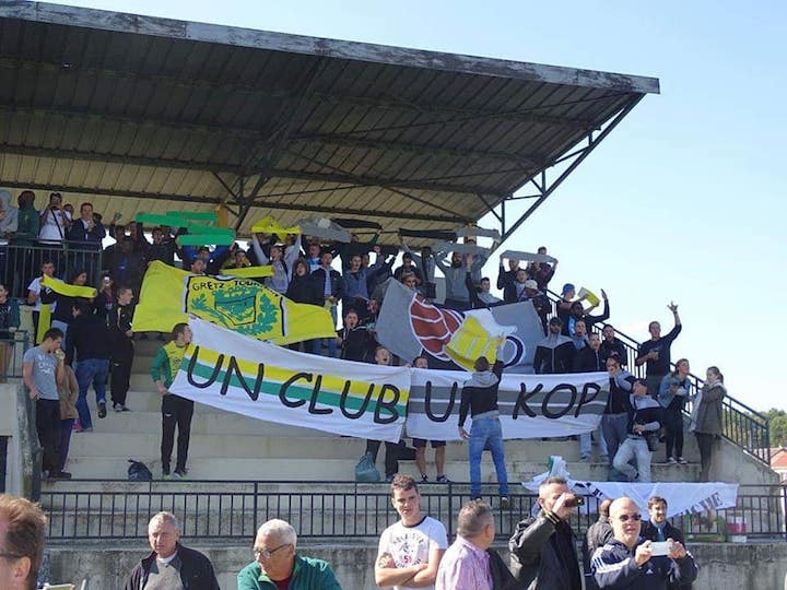 Le club de Gretz-Tournan accorde un budget pour le matériel des Ultras Grille Blanche, comme les bâches. « Je ne pense pas qu'ils fassent ça dans tous les clubs amateurs », confie Loic.