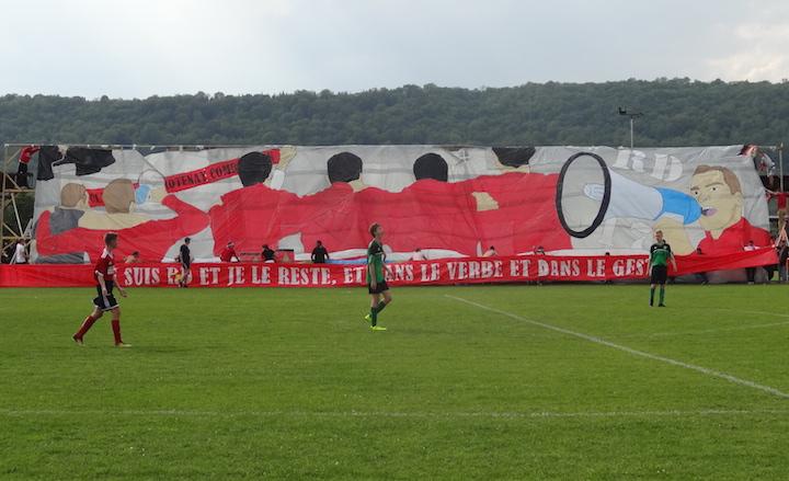 Les Red Debil's avaient préparé 1500m2 de tifos pour leurs deux ans. En reprenant les paroles de la chanson « Le Rital » à leur sauce : « Je suis RD et je le reste. Et dans le verbe, et dans le geste. 