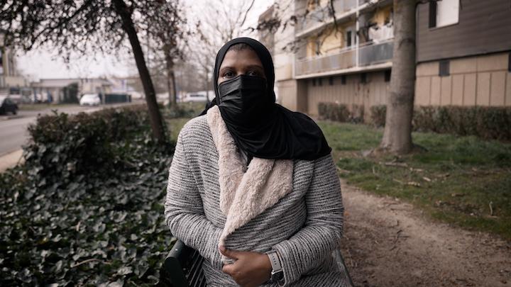 Pour Bouchra, « les policiers ont le droit de travailler mais correctement, ils n’ont pas le droit d’agresser les gens »