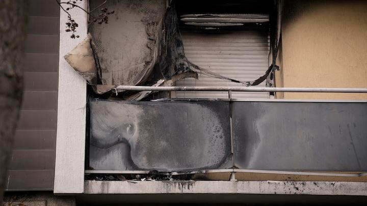 Le weekend qui a suivi le contrôle et l'interpellation de Moussa, des échauffourées ont eu lieu entre des jeunes et les forces de l'ordre. Un balcon a notamment brûlé.