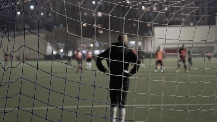 Samir joue gardien. Il a été « recruté » au sein du FC Bandera cette saison, après un match amical. Pour Igor Karumov, sa présence montre que le FC Bandera n'est pas raciste.