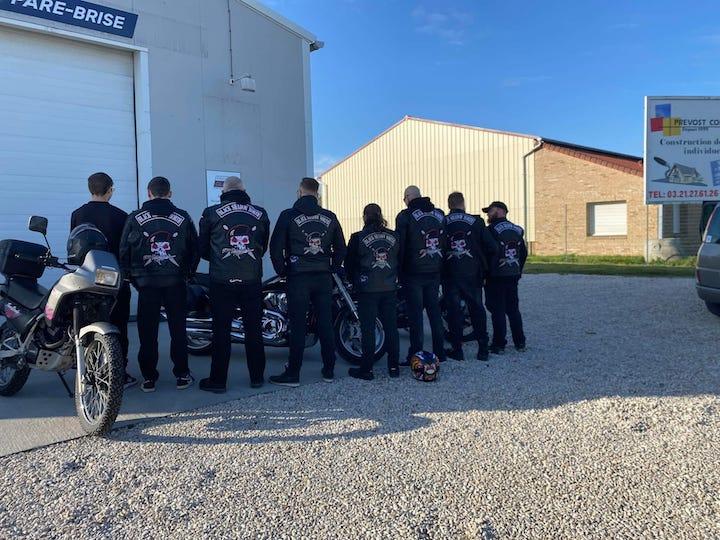 Dans la presse locale, les Black Shadow North sont présentés comme une asso d'ancien militaire qui font du caritatif. La réalité est bien autre : le groupe est une sorte d'annexe du motoclub de Serge Ayoub