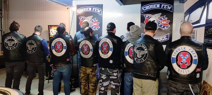 Les Chosen Few est un groupe proche des Hell’s Angels, condamné en 2021 pour trafic d’armes et de stupéfiants