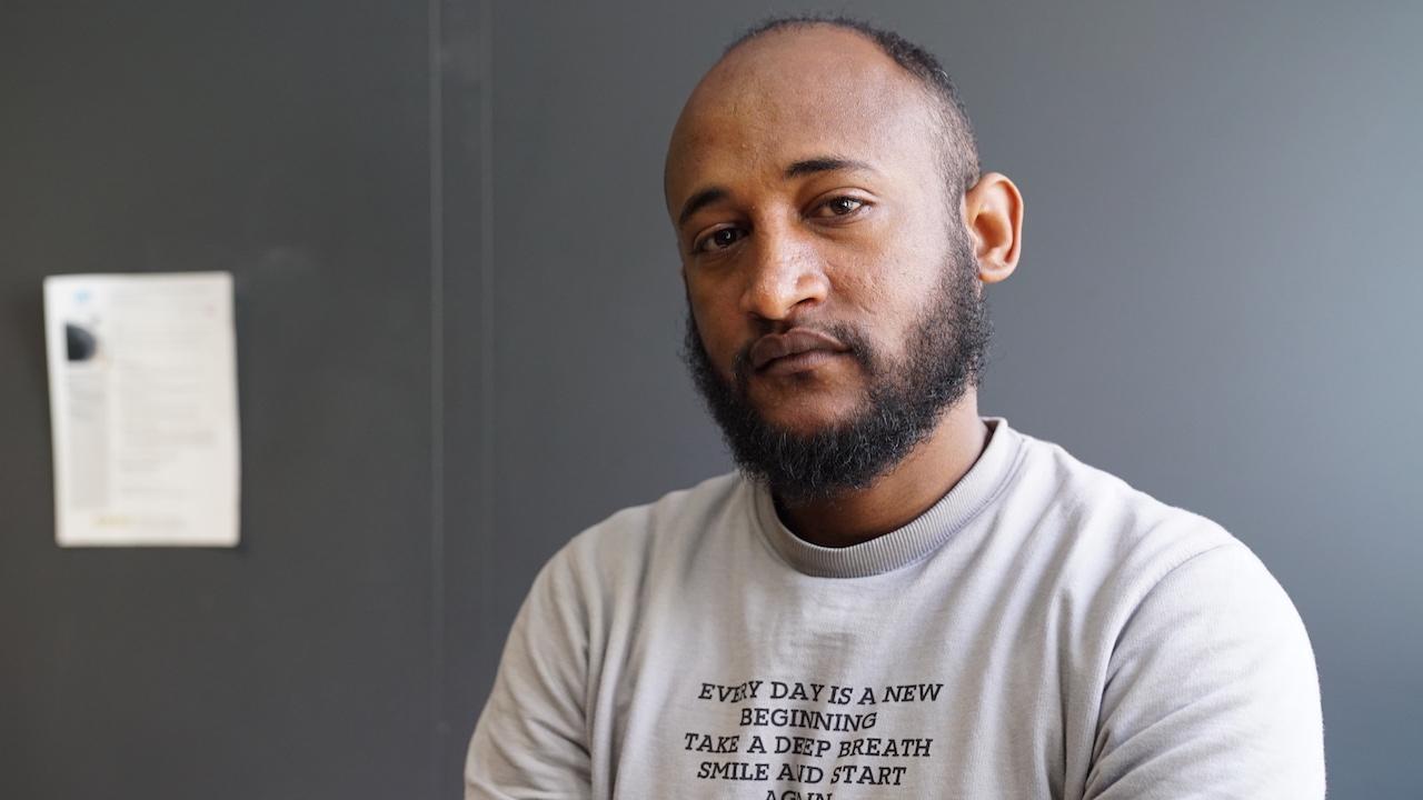 Dans des bureaux occupés à Paris, des personnes exilées attendent un logement digne 